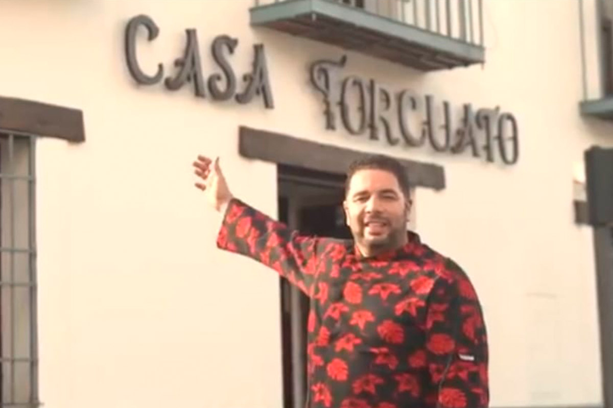 Fachada del restaurante Casa Torcuato en el Albaicín de Granada
